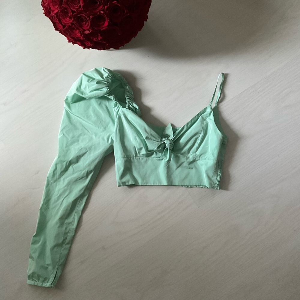 One shoulder light green crop top